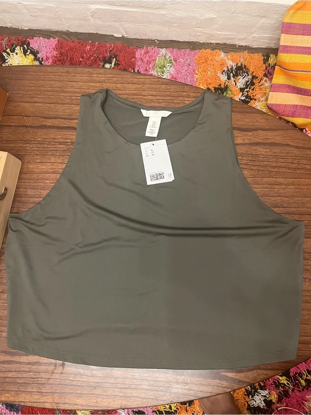 H&M Black & Green Women's Sleeveless Crop Tank Top (Lot of 2- see other photos) - Picture 2 of 2